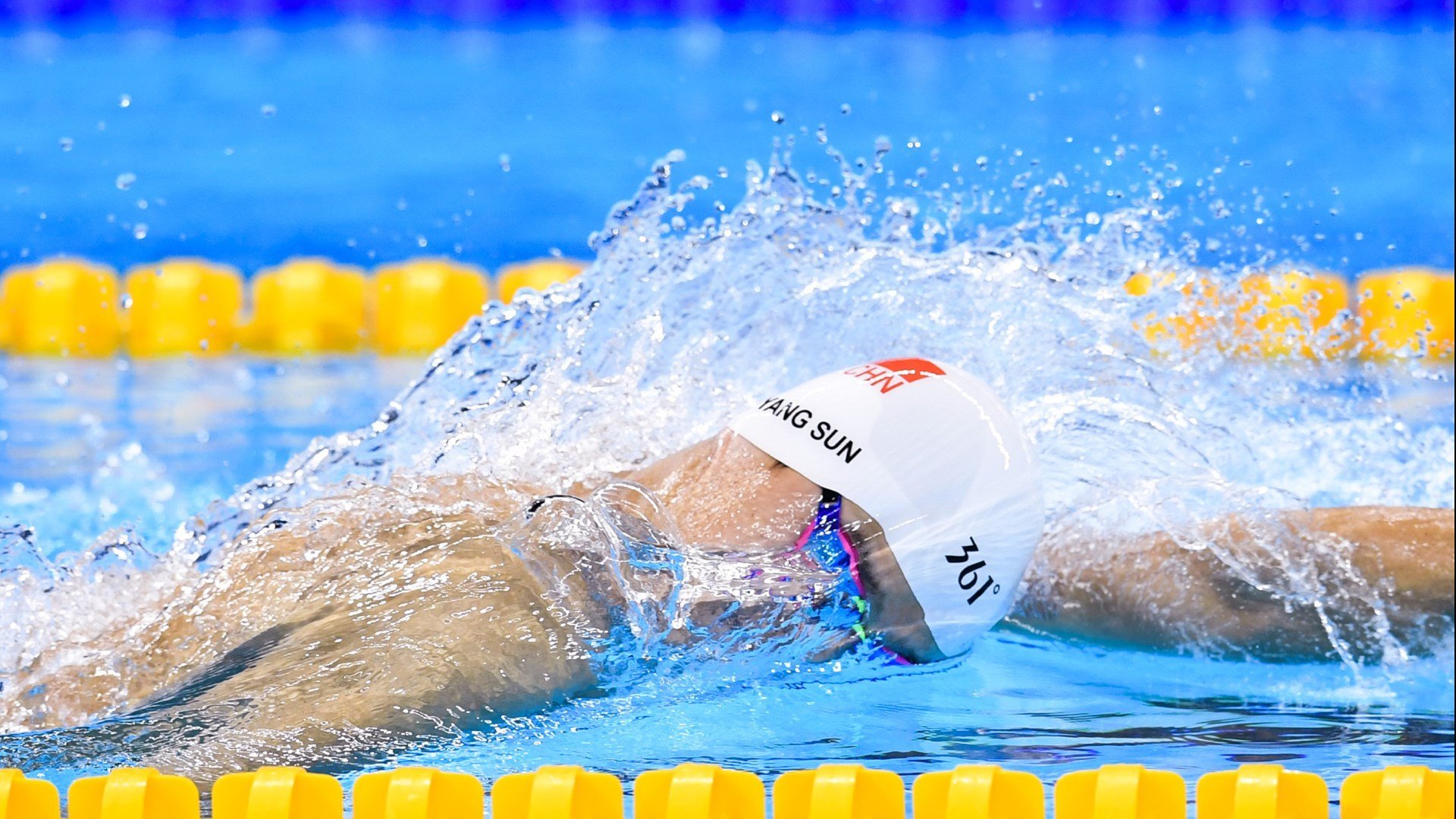 帕金斯短距离蝶泳爆发力惊艳全场，帕金斯运球